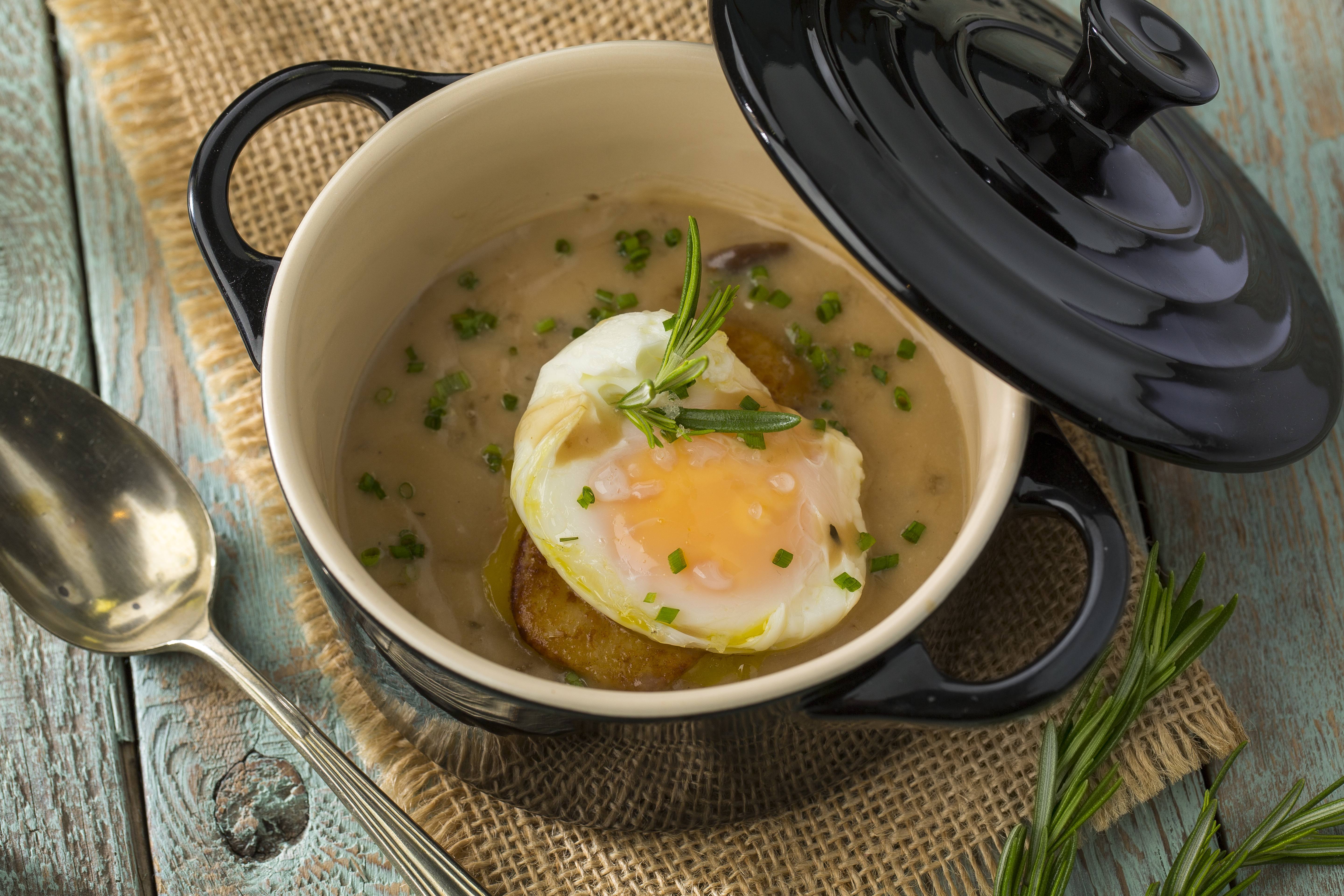 recipe image Crema de hongos, foie, y huevo poche sin gluten