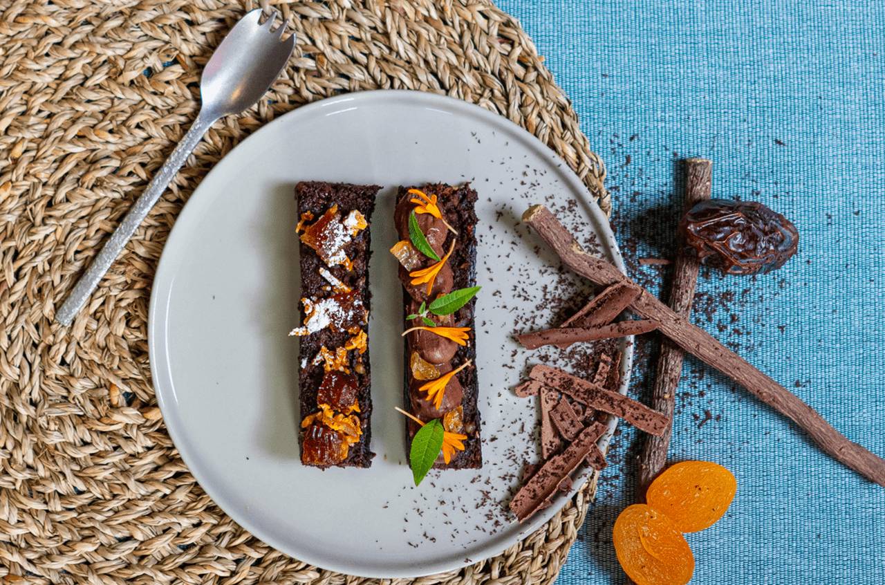 recipe image Brownie et mousse au chocolat aux dattes by Bart De Pooter**